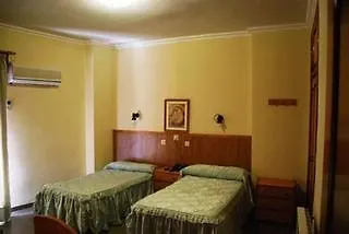 Hostal Manolete Lanjaron 2*,