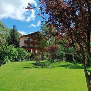 hotel-estanys-blaus.catalonia-hotels.com/